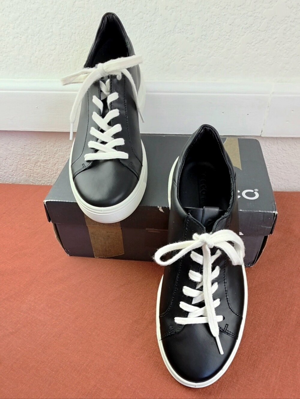 Ecco Women's Street Tray Black Leather Walking Shoes